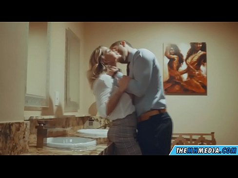 ❤️ Când o blondă cu sânii mari te seduce într-o toaletă publică ❤ at ro.pornfuror.ru ❌